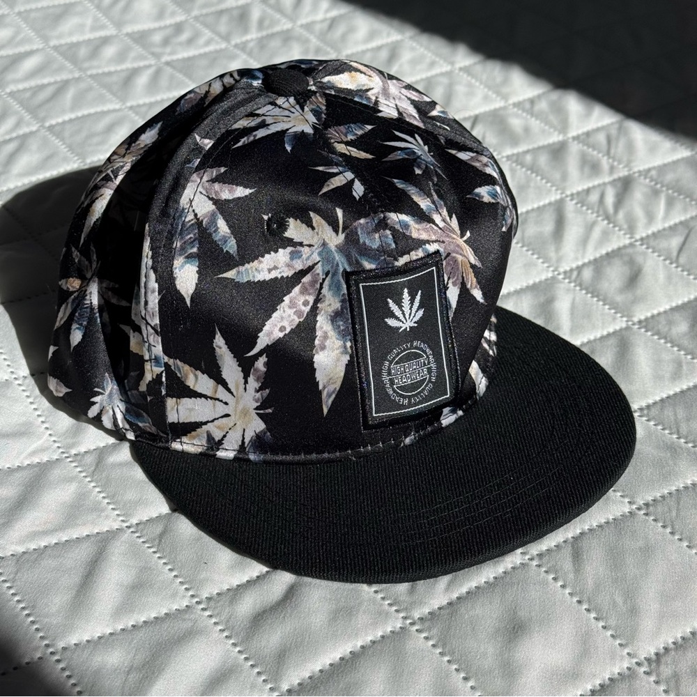 Black Leaf Pattern Cap